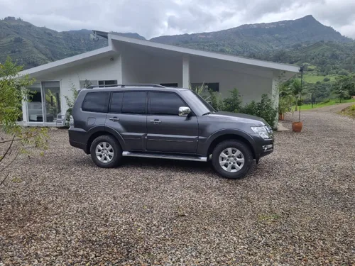 Mitsubishi Montero impecable