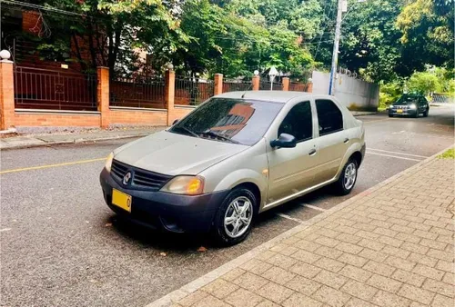 Renault Logan Familier 2010