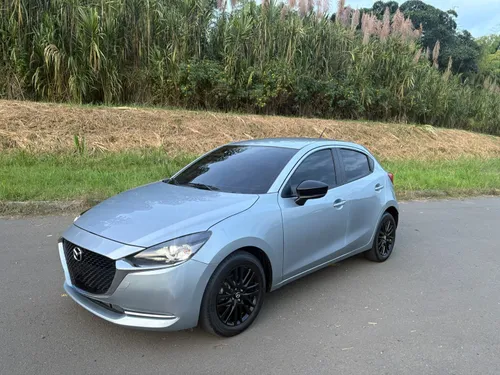 Mazda 2 touring carbón edition automático con 22 mil km 
