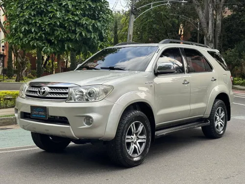 Toyota Fortuner SR5 AT 2011