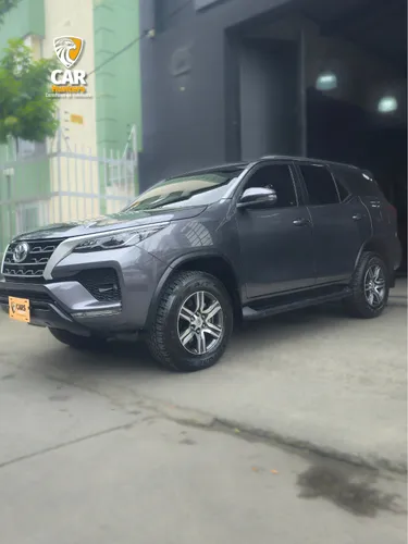 Toyota Fortuner SR 4x2 Diésel 
