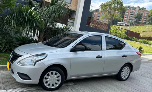 Nissan Versa Drive 2019
