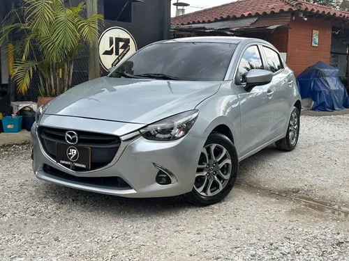 Hermoso Mazda 2 2019 grandtouring salvamento puntas parales y chasis originales 