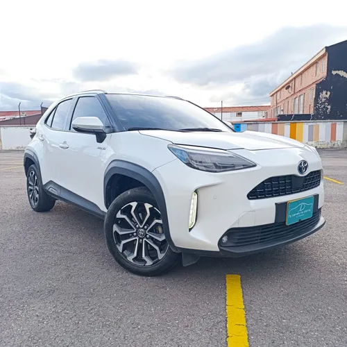 TOYOTA YARIS CROSS FULL EQUIPO