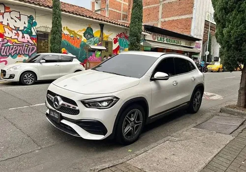 Mercedes Benz GLA200 2022