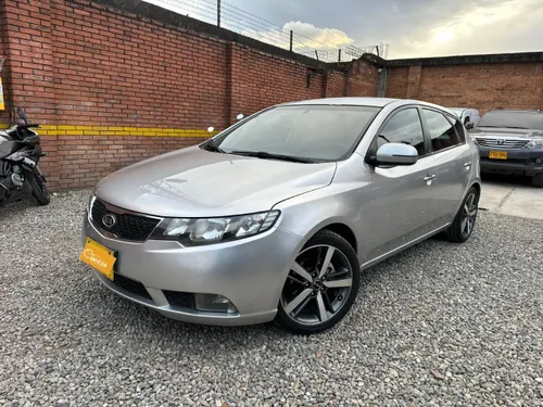 KIA CERATO SX HATCHBACK 1.6L  MODELO 2011