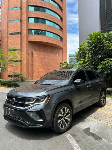Volkswagen Taos Highline SE 1.4cc turbo