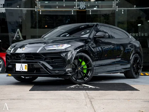 LAMBORGHINI URUS 