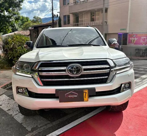 Toyota Lc200 Sahara modelo 2020