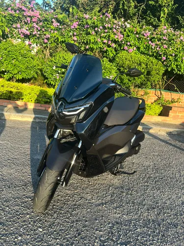 Yamaha Nmax 2026 V3 negra brillante