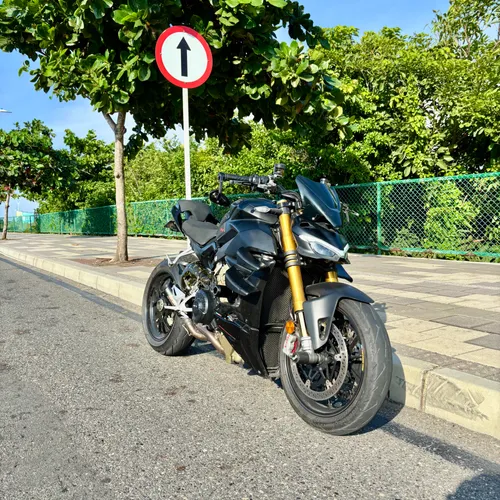 Ducati streetfighter v4s