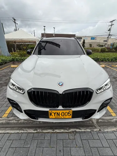 BMW X5 M50i 