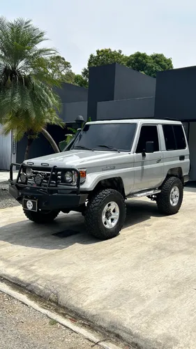 Toyota Land Cruiser FZJ73 Machito