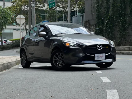 Mazda 2 Touring AT 2025