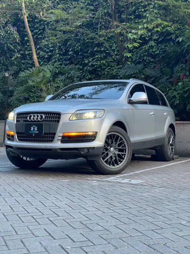 AUDI Q7 3.6 V6 GASOLINA 2009 176.000 kms  Motor 3.6L V6  Automática  4x4 Quattro  Color Plateado  SUV de lujo