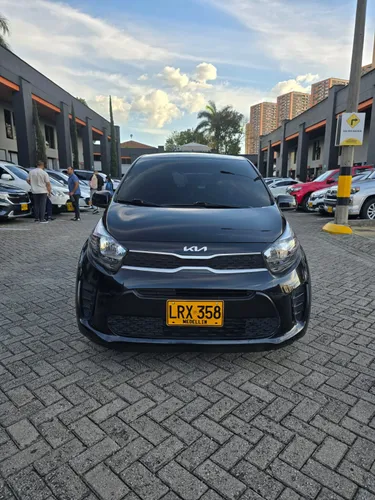 Kia picanto zenith modelo 2023 con 41000 km