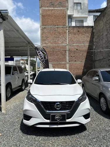 Nissan Marche Advance Automático 2022