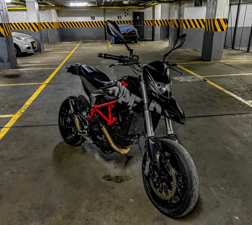 Ducati hypermotard 821 