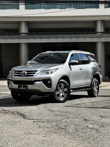 TOYOTA FORTUNER SW4 2018