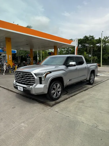 Toyota Tundra Capstone 3.4cc Hybrid 2025