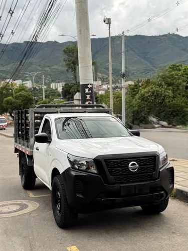 Nissan Frontier 2021 Estacas 