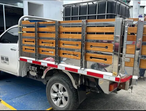 Toyota Hilux 2023 estacas