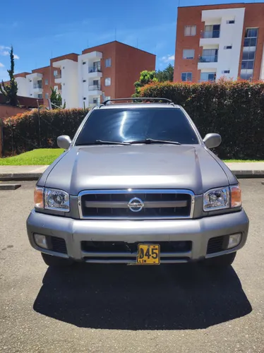 Nissan Pathfinder automática 