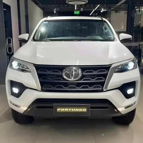 Toyota Fortuner SR 2026