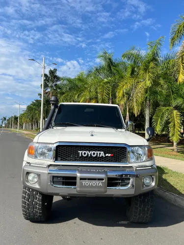 Toyota Land Cruiser serie 71 2011