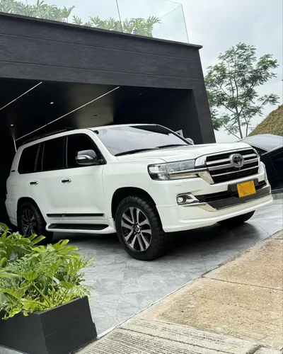 Toyota Sahara LC200 EUROPEA EXCUTIVE LOUNGHE 2019 blindada 