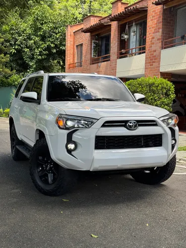 TOYOTA 4 RUNNER SR5