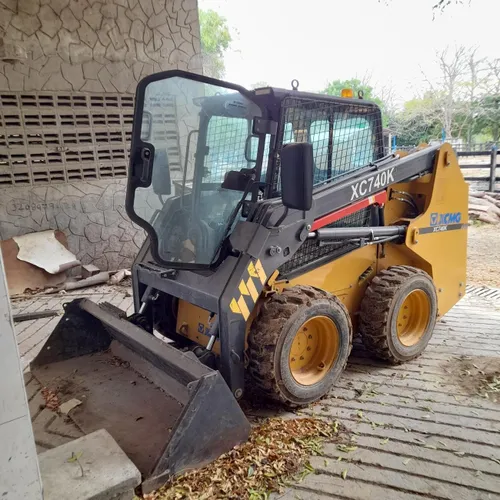 MINICARGADOR XCMG XC740K