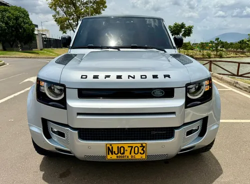 Land Rover Defender 2023