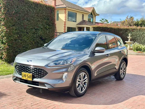 Ford Escape 2022 híbrida con 10.000 km