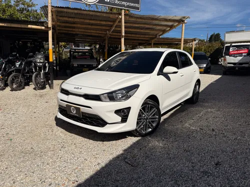 KIA RIO 2023 1.4 cc único dueno Todo por concesionario