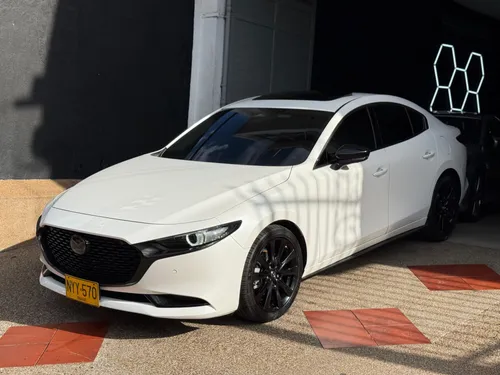 Mazda 3  Modelo 2025 7.000 kilómetros 