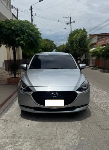 Mazda 2 touring mecánico 