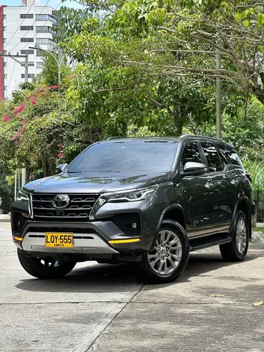 Toyota Fortuner SRV 2023 diesel full equipo