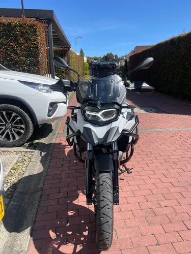 BMW F750GS prácticamente nueva 