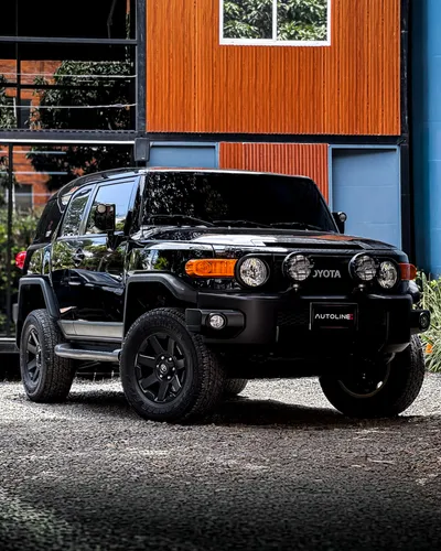 Toyota FJ Cruiser Black  White 2018