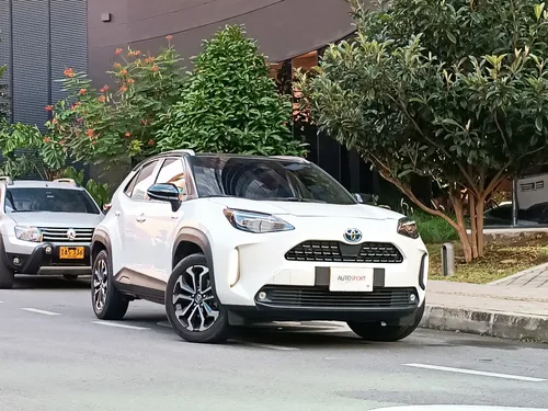TOYOTA YARIS CROSS HYBRIDA