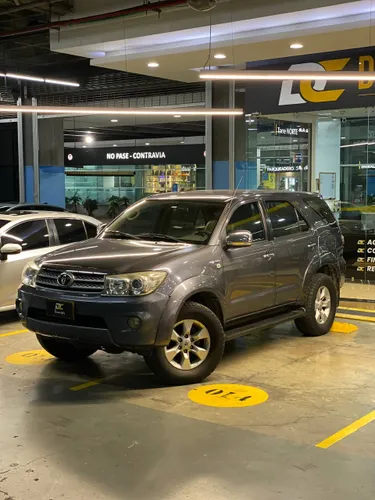 TOYOTA FORTUNER SR5 