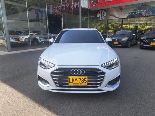 Audi A4 advance 2023 híbrido 