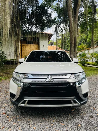 Mitsubishi Outlander Kaiteki 2022 4x4