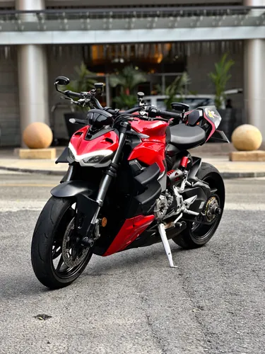 Ducati Streetfighter V2 955
