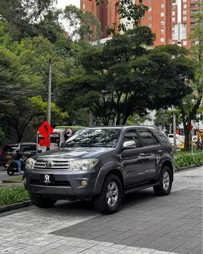 Toyota Fortuner 2010