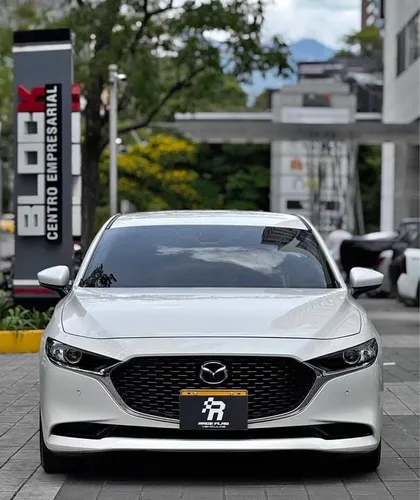 Mazda 3 Touring híbrido 2024