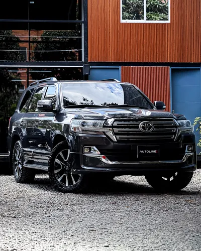 Toyota LC200 Sahara V8 2013