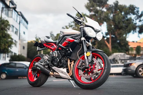TRIUMPH STREET TRIPLE 675RX