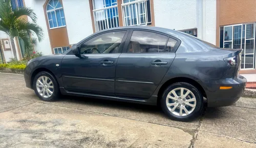 Mazda 3 automático Sedan
